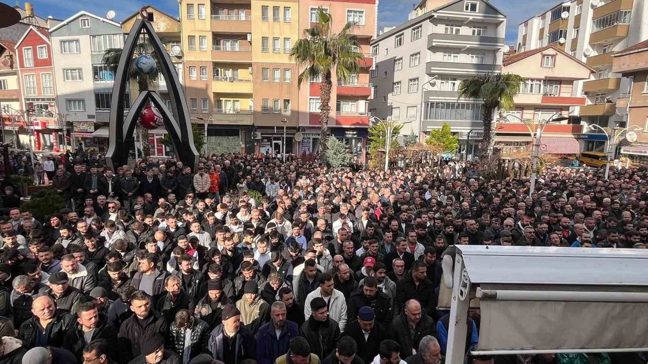 Trafik kazasında yaşamını yitiren Tümerkan Mahallesi Muhtarı Recep Kaya toprağa verildi