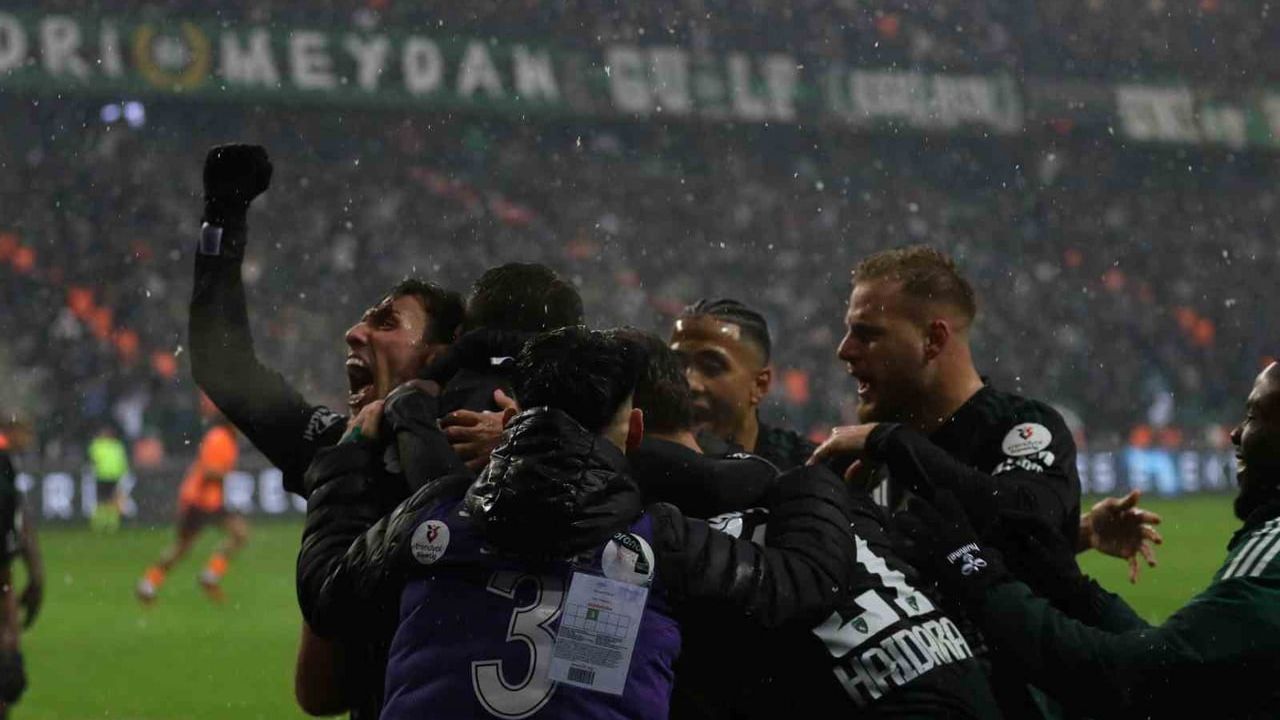 Trendyol Süper Lig 18. Hafta: Kocaelispor - Trabzonspor 0-0 (Maç devam ediyor)