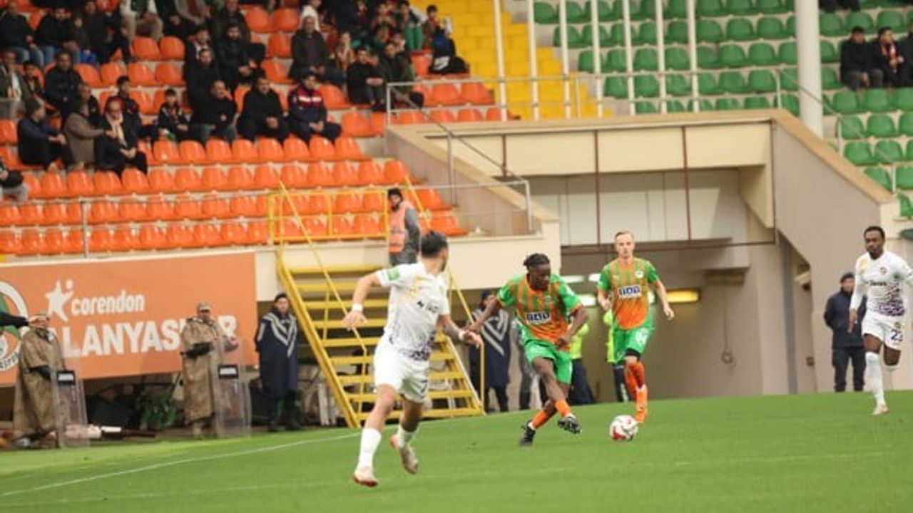 Trendyol Süper Lig 20. Hafta: Corendon Alanyaspor 1-0 Eyüpspor — İlk Yarı Özeti