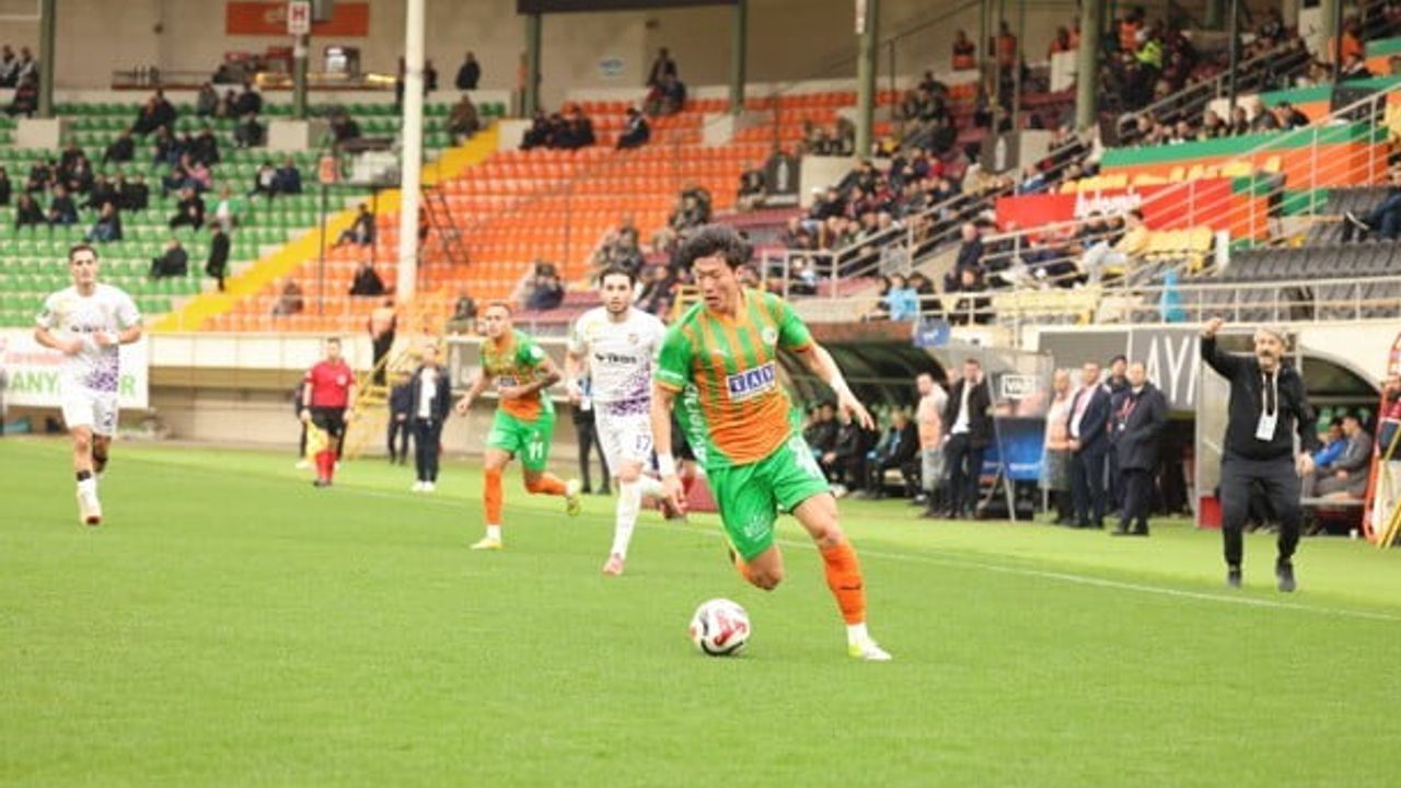 Trendyol Süper Lig: Corendon Alanyaspor 1-3 Eyüpspor — Eyüpspor deplasmandan üç puanla döndü