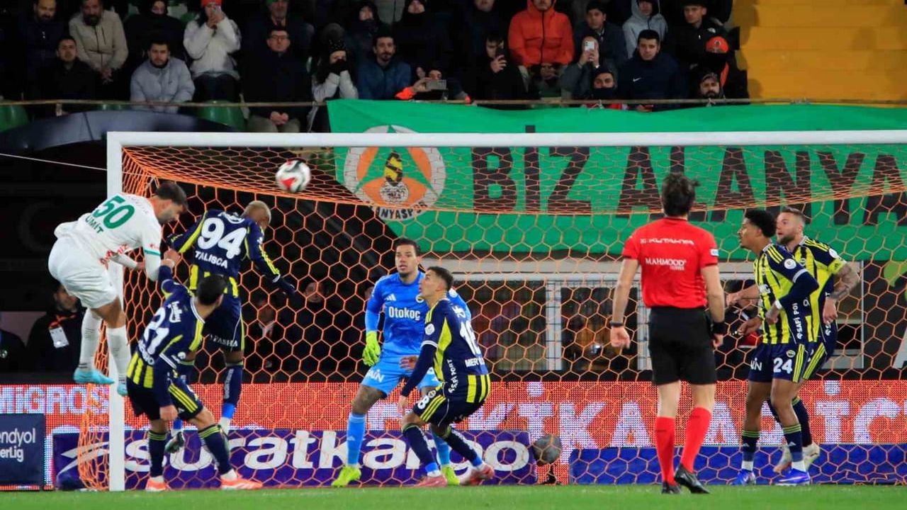 Trendyol Süper Lig: Corendon Alanyaspor 2-1 Fenerbahçe — İlk 30 Dakika Alanyaspor Üstünlüğüyle Geçti
