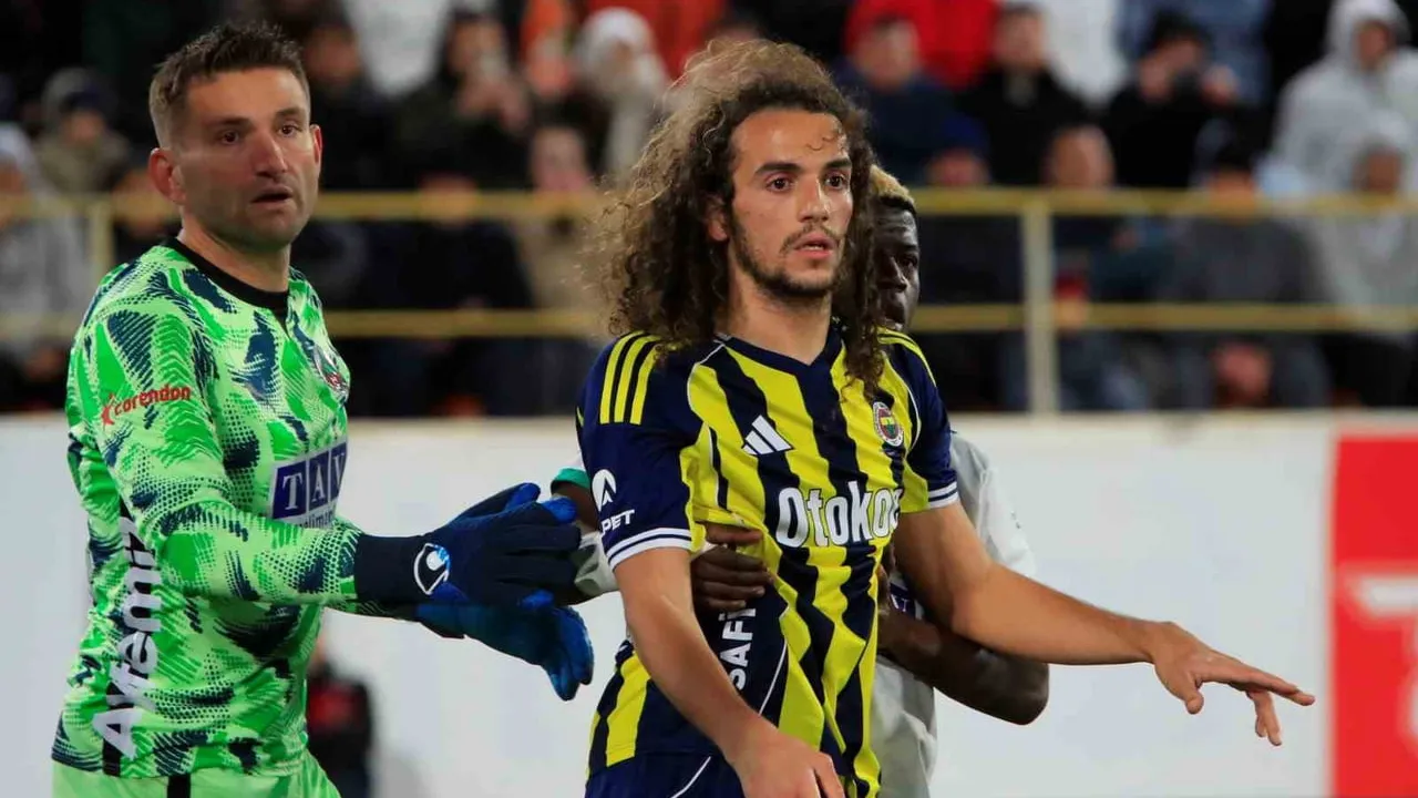 Trendyol Süper Lig: Fenerbahçe, Corendon Alanyaspor'u 3-2 mağlup etti