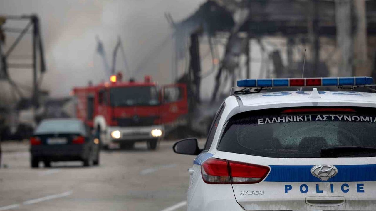 Trikala'da bisküvi fabrikasında patlama ve yangın: 4 ölü, 1 kişi kayıp