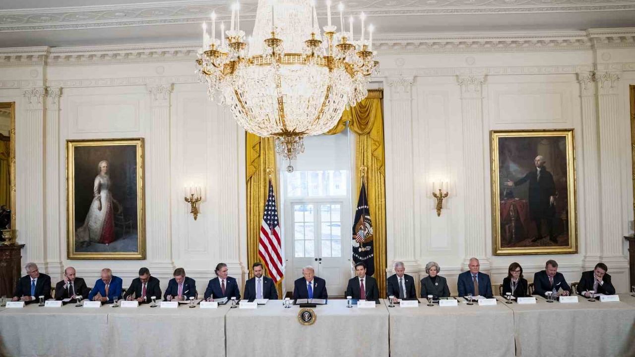 Trump: Grönland'da Rusya veya Çin’i istemiyoruz; Venezuela'da ABD kontrolünü vurguladı