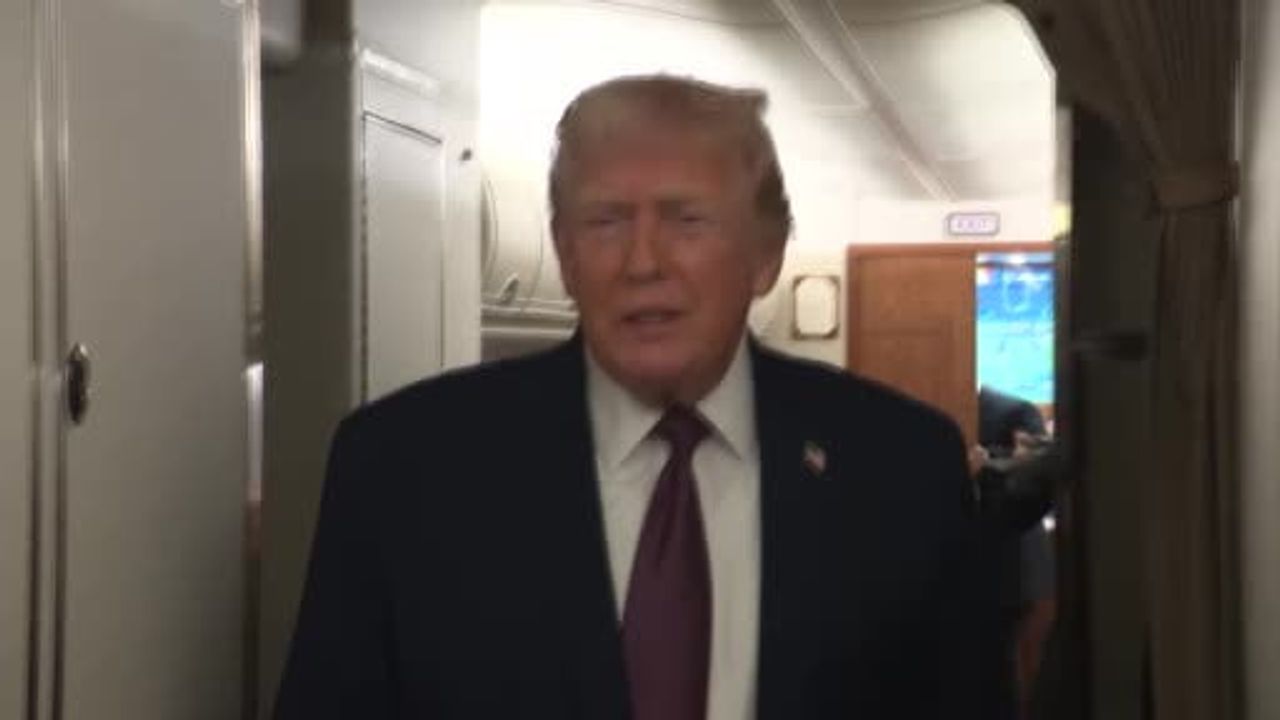 Trump: İran konusunu 'çok güçlü seçeneklerle' değerlendiriyoruz; Venezuela, Küba ve Grönland açıklamaları