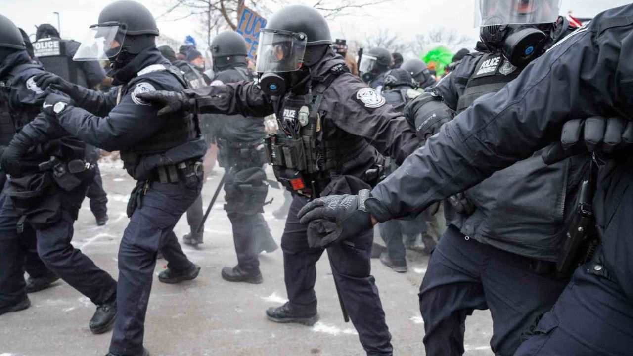 Trump, Minneapolis'teki Protestoları Bastırmak İçin İsyan Yasası’nı Yürürlüğe Koymakla Tehdit Etti