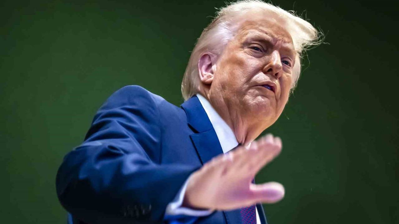 Trump'tan Kanada'ya uyarı: Çin ile ticaret anlaşması halinde ABD'ye yüzde 100 gümrük vergisi