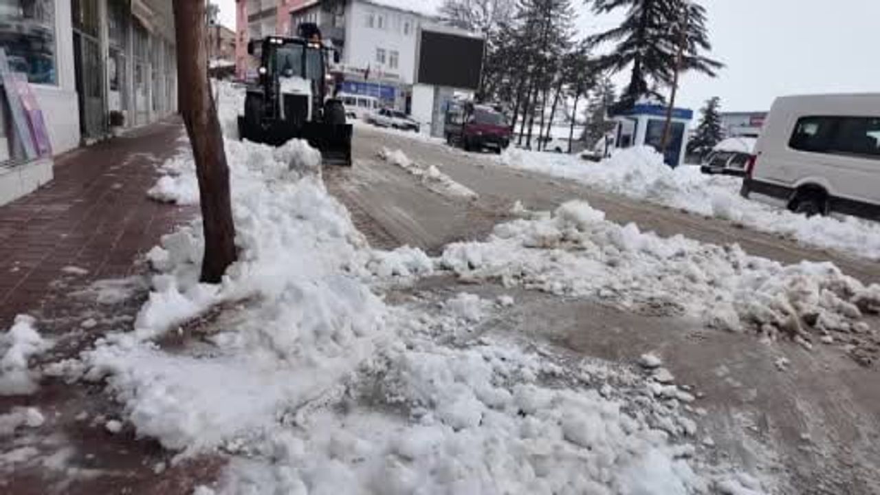 Tufanbeyli’de Yaklaşık 40 Santimetre Kar: Okullar Bir Gün Daha Tatil