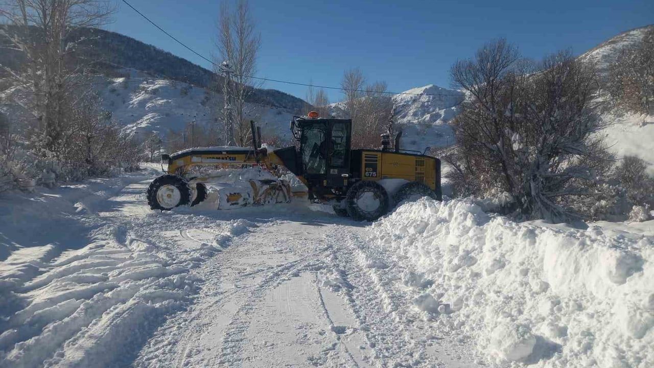 Tunceli'de 298 köy yolu kar nedeniyle ulaşıma kapandı