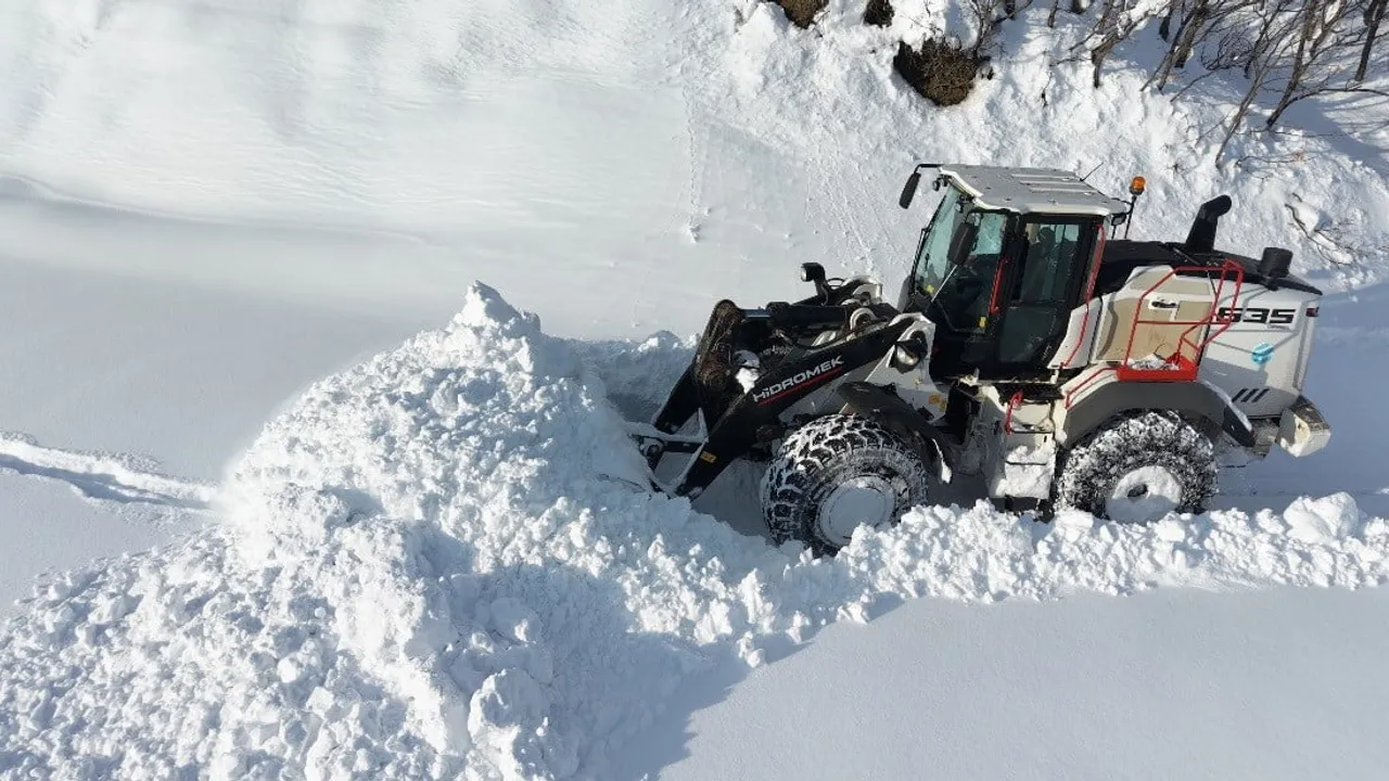 Tunceli'de karla mücadele: 287 köy yolundan 267'si ulaşıma açıldı