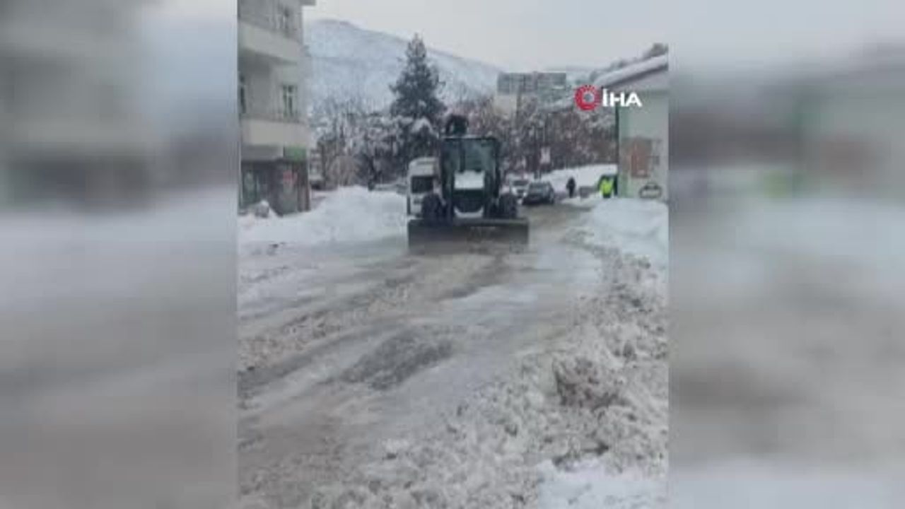 Tunceli'de Karla Mücadele Sürüyor: Belediye ve Valiliğin Koordinasyonuyla Sürekli Çalışma