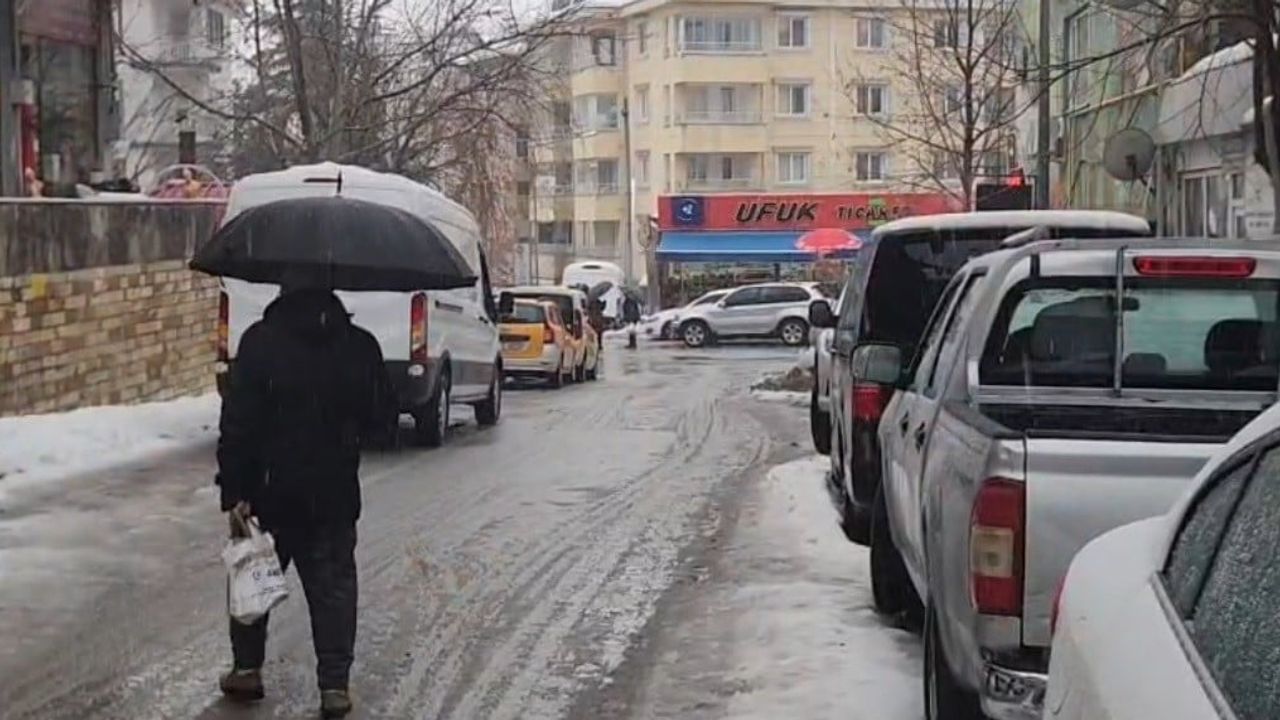 Tunceli'de Meteoroloji Uyarısının Ardından Kuvvetli Kar ve Fırtına Etkili Oldu