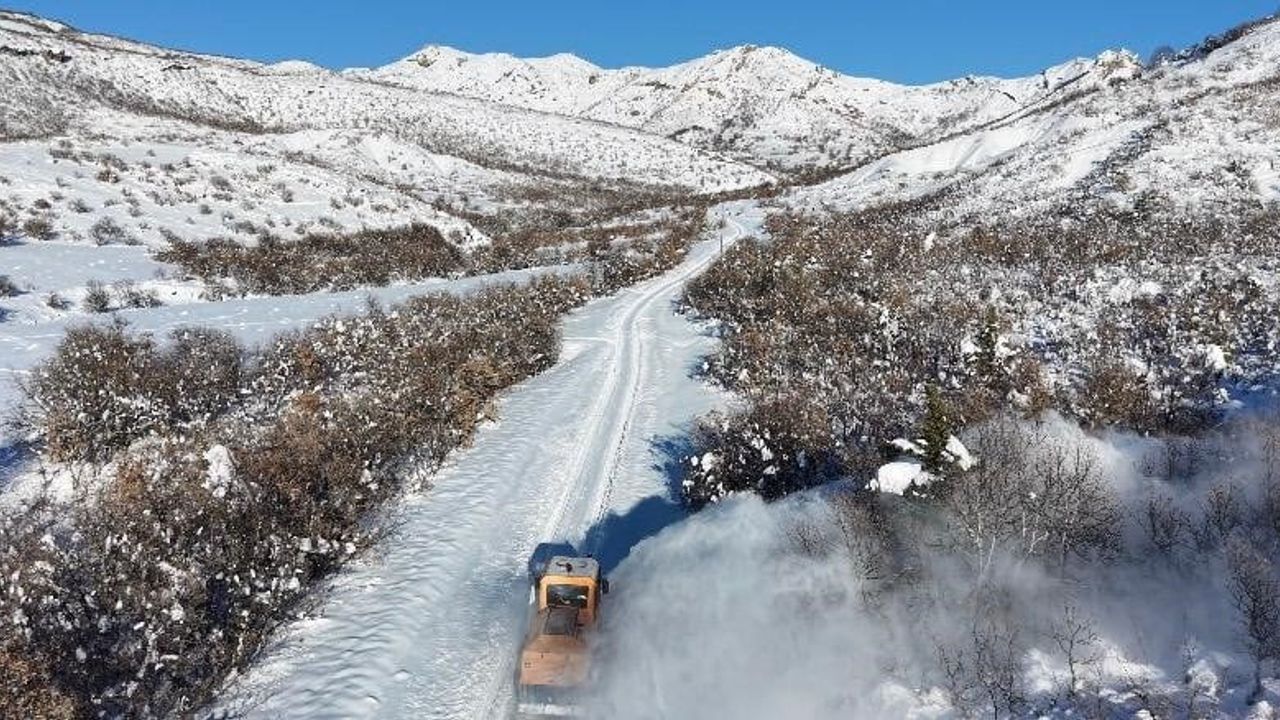 Tunceli'de yoğun kar nedeniyle 287 köy yolu ulaşıma kapandı