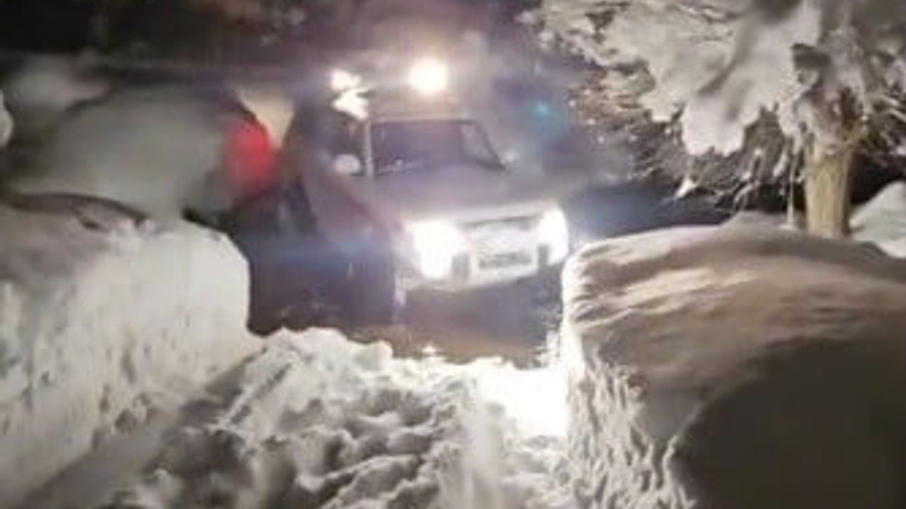 Tunceli'de Zorlu Koşullarda Sağlık Ekipleri Ayağı Kırılan 60 Yaşındaki Kadını Hastaneye Ulaştırdı