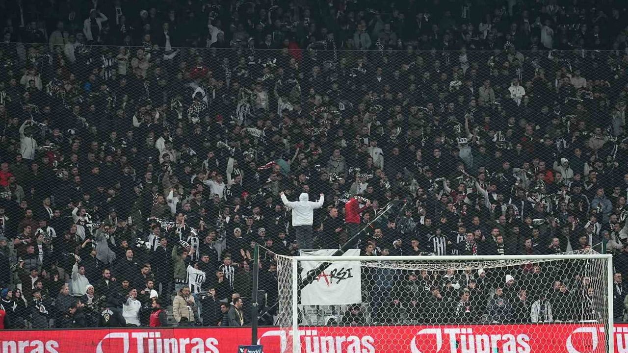 Tüpraş Stadyumu'nda yönetim istifa tezahüratları: Beşiktaş 2-1 Konyaspor