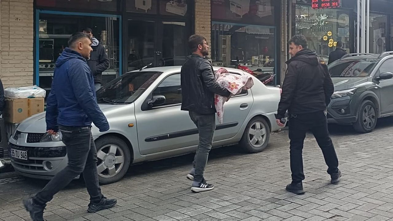 Turgutlu’da 3 aylık bebek yatağında ölü bulundu: Anne ifadesi alındı, inceleme sürüyor
