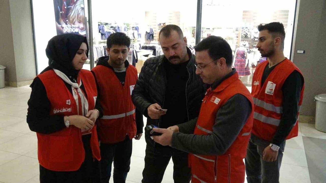 Türk Kızılay Erzurum Kadın Kolları'ndan Gazze, Filistin ve Sudan için hayır çarşısı