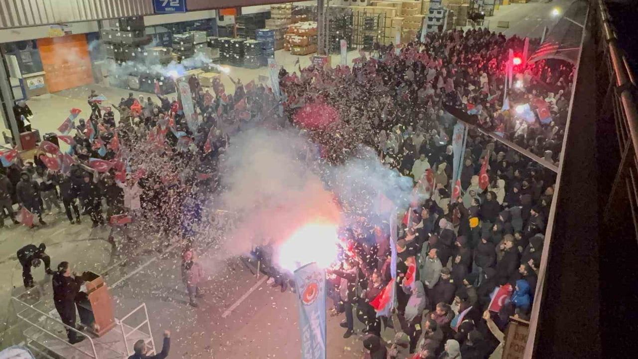 Türk Metal ile MESS 2027 dönem toplu iş sözleşmesinde anlaştı; TOFAŞ'ta kutlama