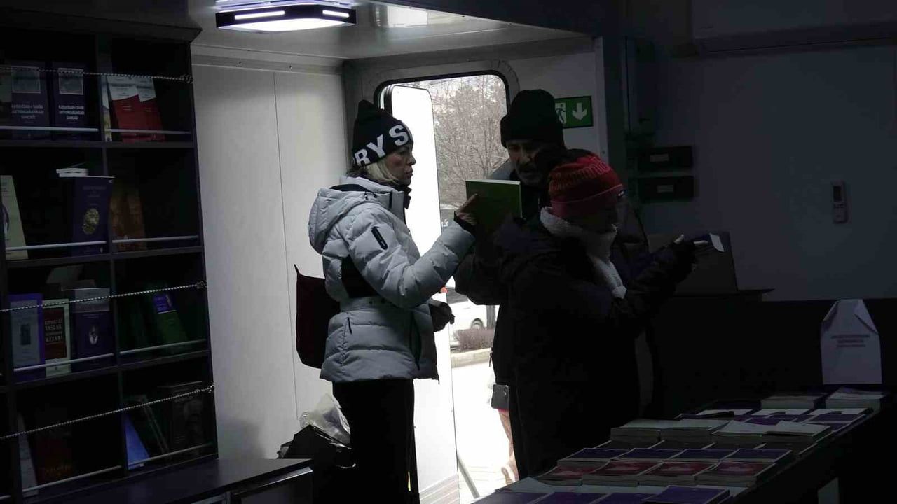 Türk Tarih Kurumu'nun Mobil Kitap Mağazası Çankırı'da Yoğun İlgi Görüyor