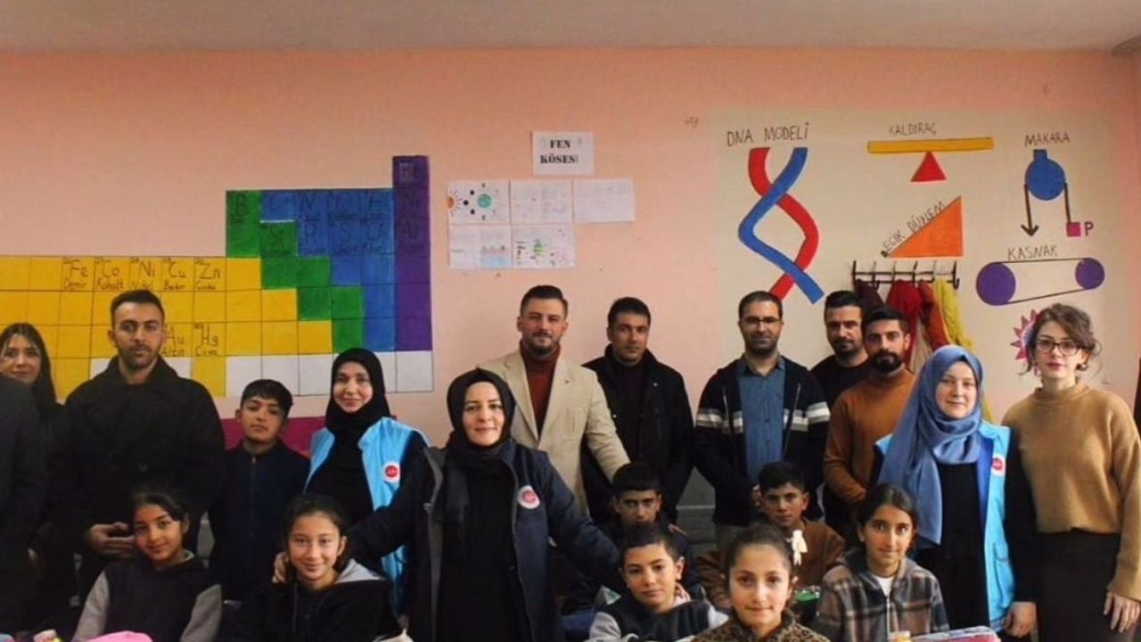 Türkiye Diyanet Vakfı Gölbaşı Şubesi, Yukarı Gözlüce Köyü'nde 300 Çocuğa Kış Yardımı Dağıttı