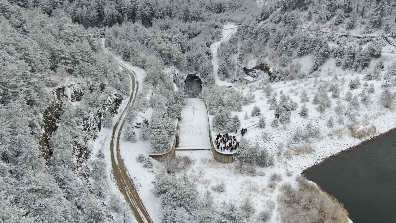 Tuzaklı Göleti kış manzarası ve öğrenciler için ekolojik eğitim alanı oldu