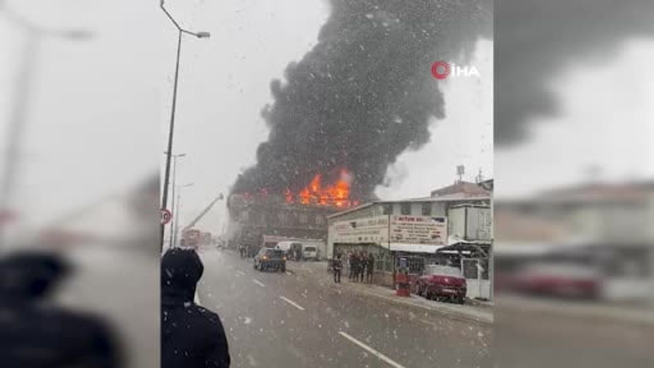 Tuzla’da çakmak fabrikasında yangın: Üretim tesisi tahliye edildi, büyük maddi hasar oluştu