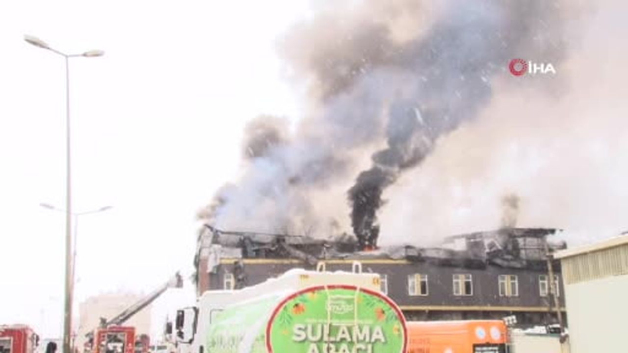 Tuzla'da çakmak fabrikasında yangın: üretim tesisi tahliye edildi, geniş çaplı maddi hasar oluştu