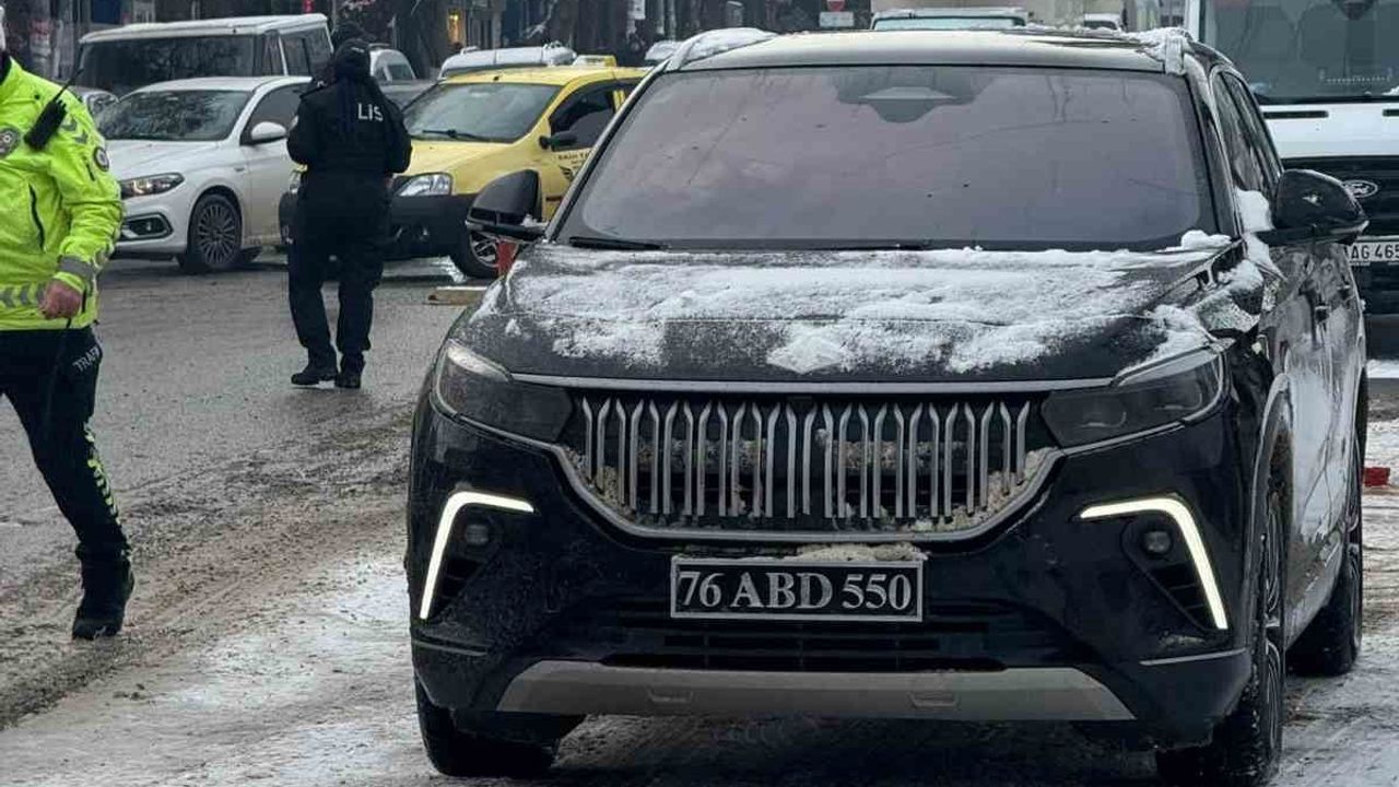 Tuzluca Belediye Başkanı Ahmet Sait Türkan'ın 76 ABD 550 plakalı aracı Iğdır'da tartışma yarattı