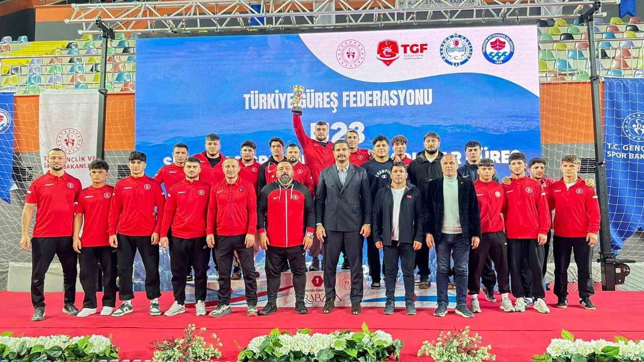 U23 Serbest Güreş Türkiye Şampiyonası Trabzon'da Sona Erdi: Ankara ASKİ Zirvede