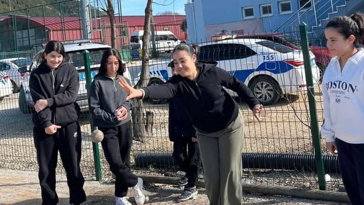 Ula’da "Kuşaklar Bocce Sahasında Buluştu" etkinliği sporla kuşakları birleştirdi