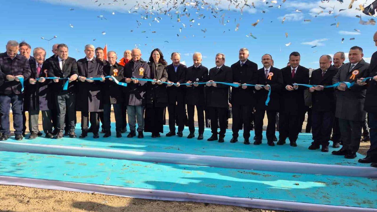 Ulaştırma Bakanı Uraloğlu: Ankara-Samsun hızlı trenle seyahat 2,5 saate inecek