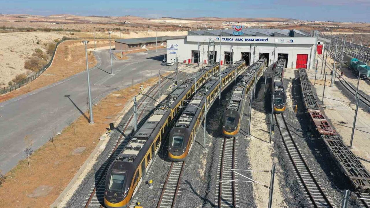 Ulaştırma Bakanı Uraloğlu: TÜRASAŞ 2025'te 801 Vagon Üretimiyle Rekor Kırdı