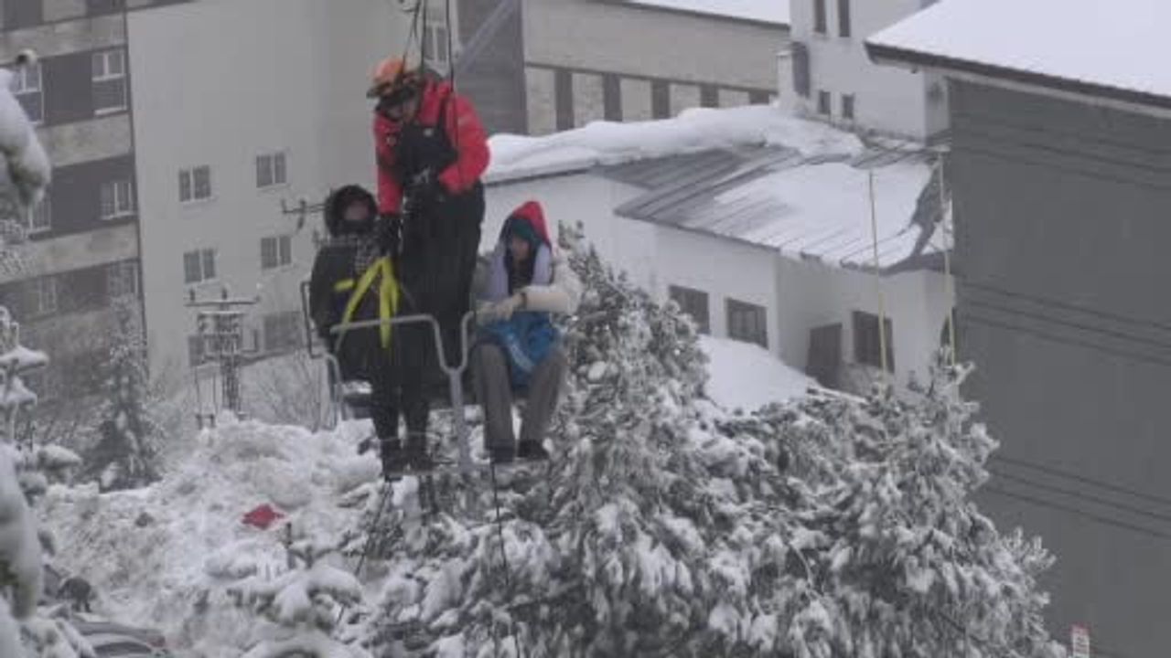 Uludağ'da Fahri Otel telesiyej arızası: Yaklaşık 60 tatilci mahsur, 52 kişi kurtarıldı
