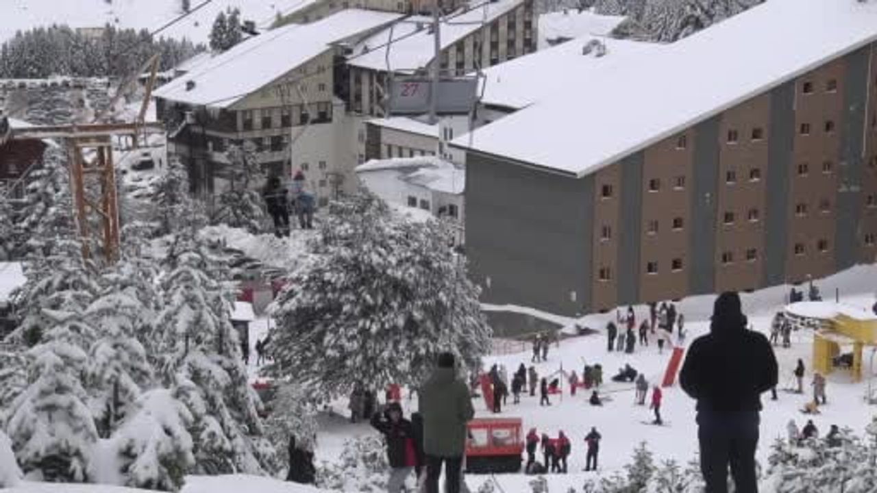 Uludağ'da Fahri Otel telesiyejinde arıza: 52 tatilci kurtarıldı, 8 kişinin tahliyesi sürüyor