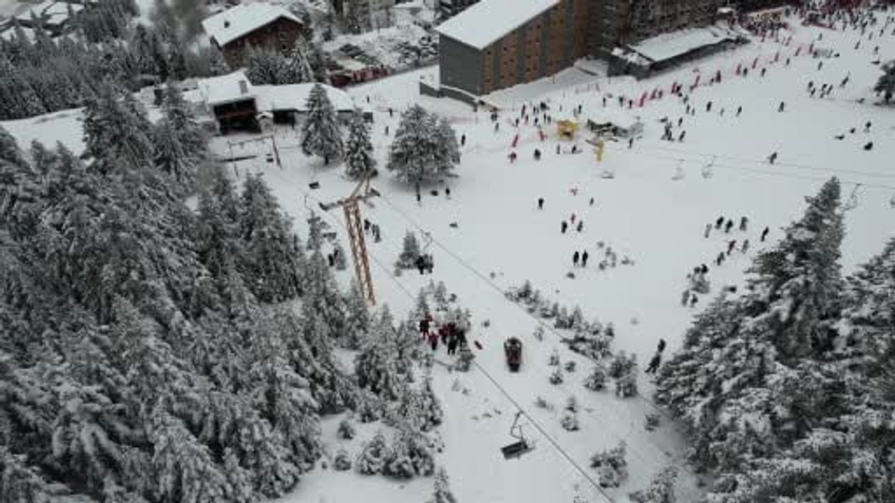 Uludağ'da Fahri Otel telesiyejinde arıza: Mahsur kalan tatilciler halatlarla kurtarıldı