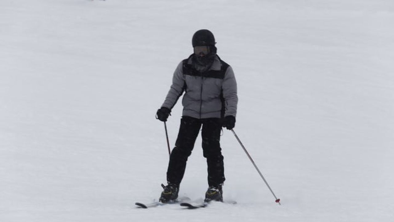 Uludağ'da kar kalınlığı 76 santimetreye ulaştı, pistler ve tesisler doldu
