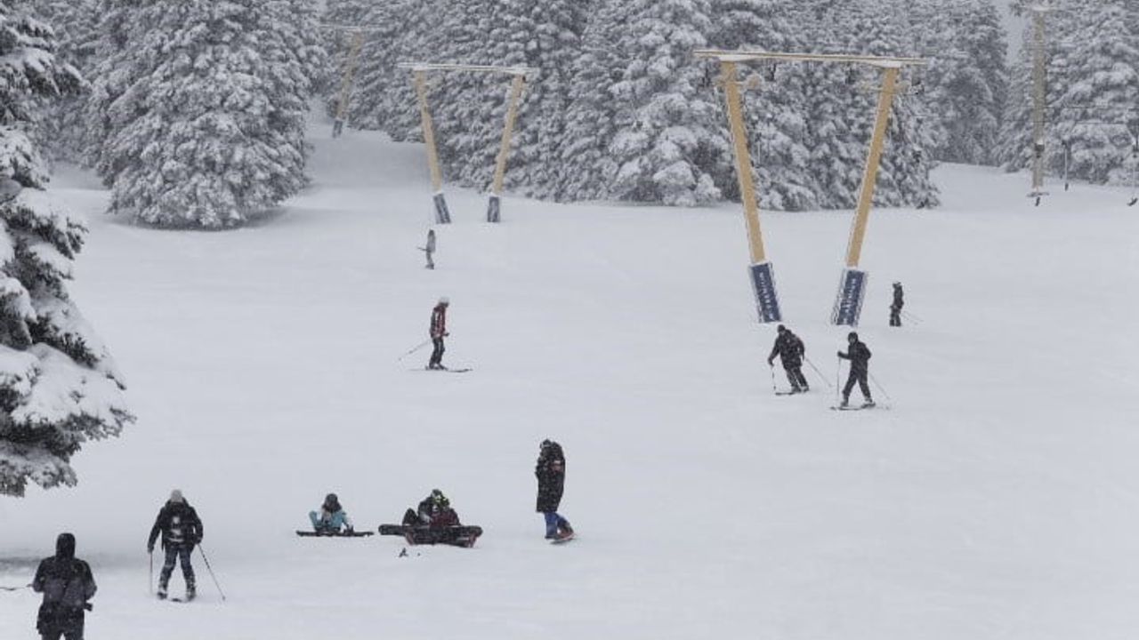 Uludağ'da kar kalınlığı 95 santimetreye ulaştı, sıcaklık eksi 9 dereceye düştü