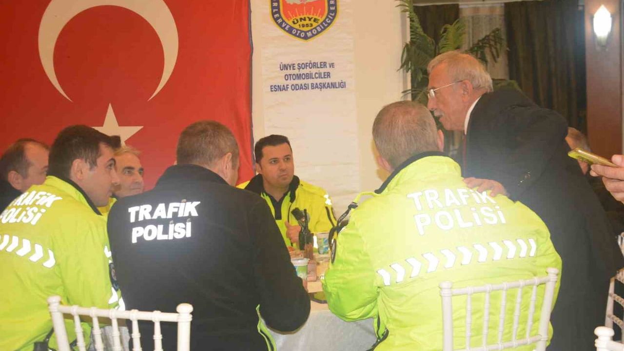 Ünye Şoförler Odası'nda 46 yıllık başkan Bekir Şimşek güven tazeledi