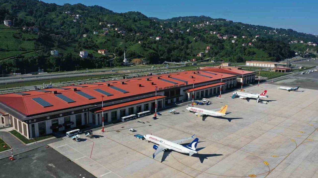 Uraloğlu: 12 aylık dönemde üst geçişler dahil 2 milyon 507 bin 399 uçak trafiğine ulaşıldı; yolcu sayısında rekor