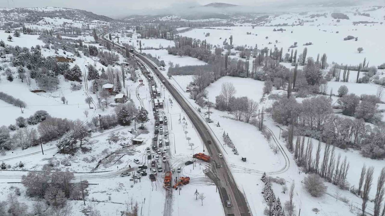 Uşak-Ankara Karayolu Dumlupınar Rampaları'nda 3 Saatlik Trafik Kesintisi