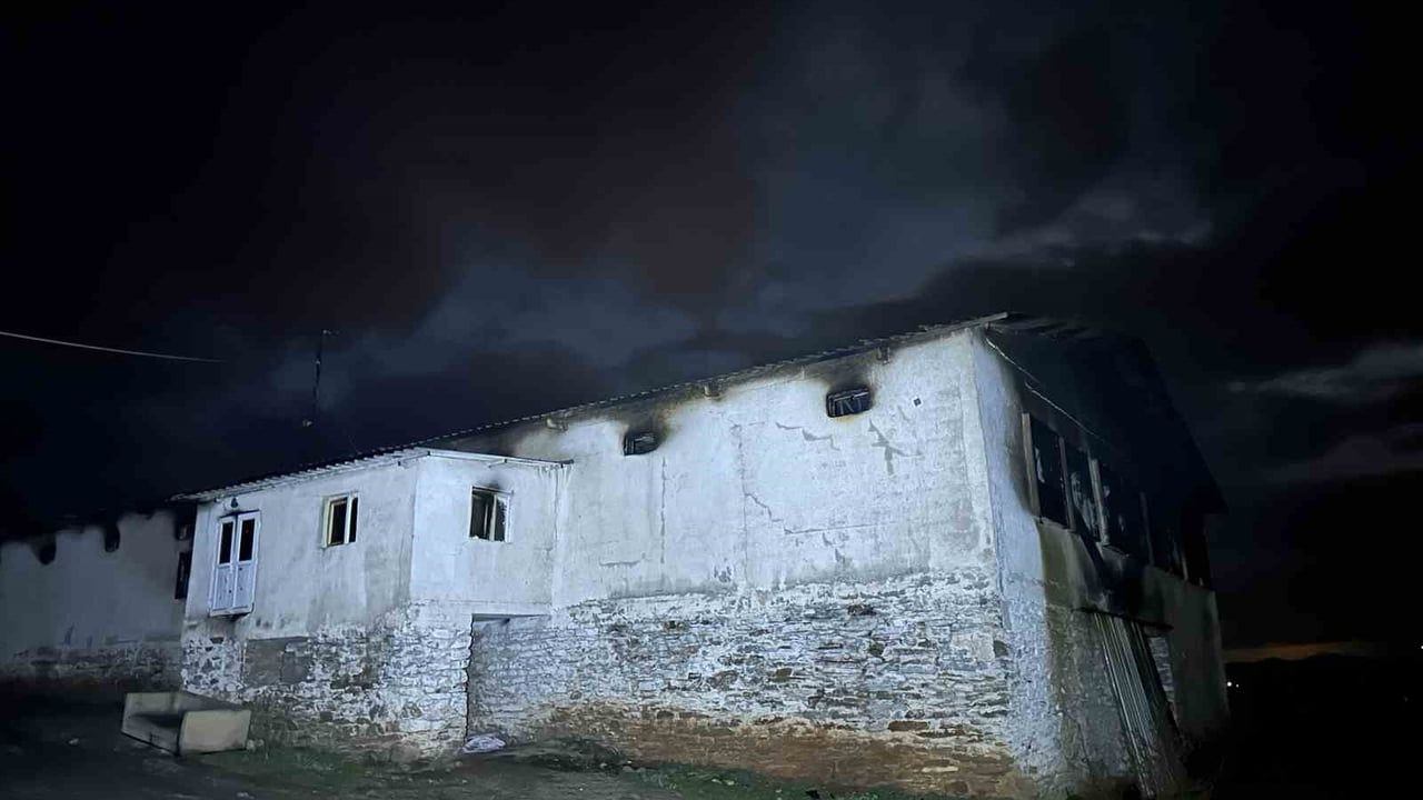 Uşak'ta boş tavuk çiftliğinde çıkan yangın söndürüldü