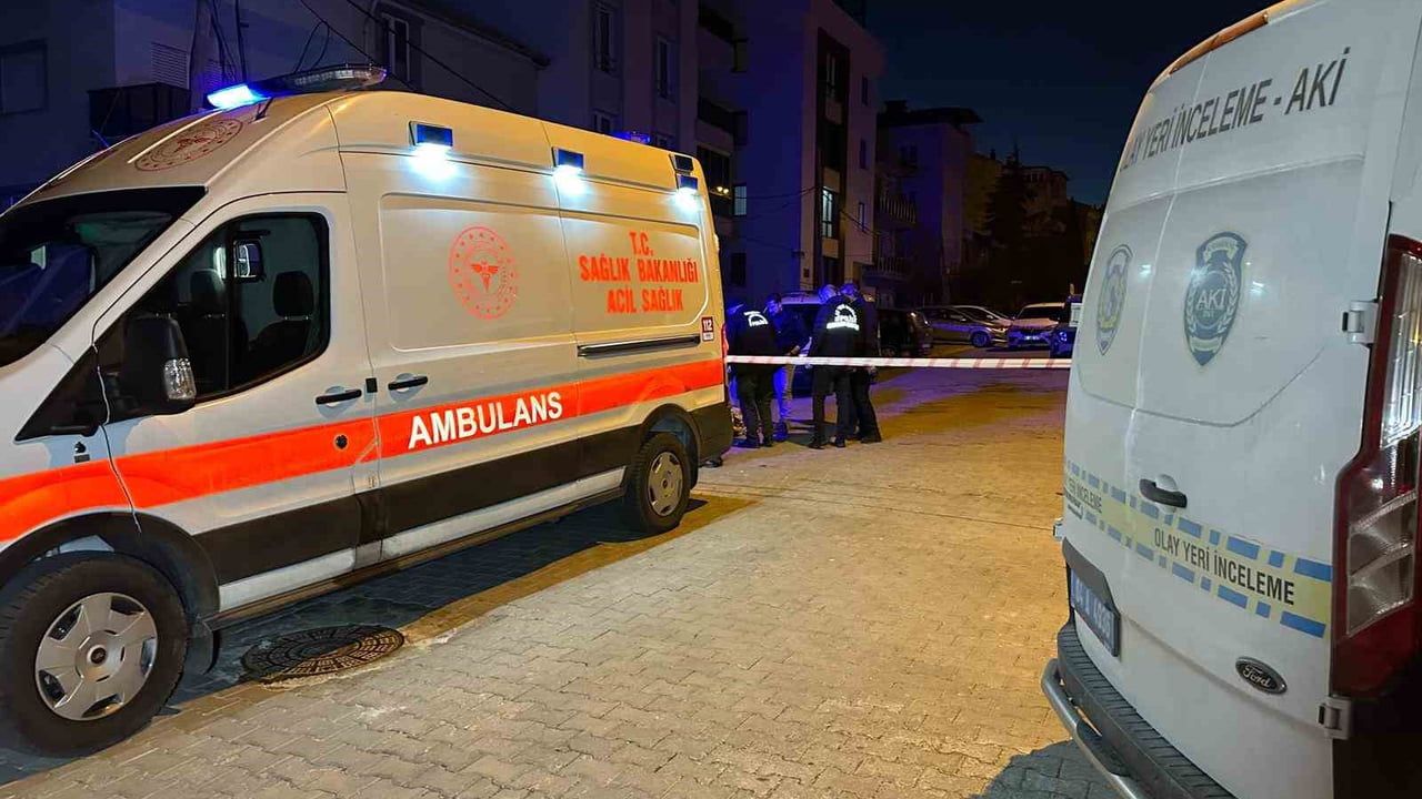 Uşak'ta çöp konteynerinde poşet içinde yeni doğmuş erkek bebek cesedi bulundu