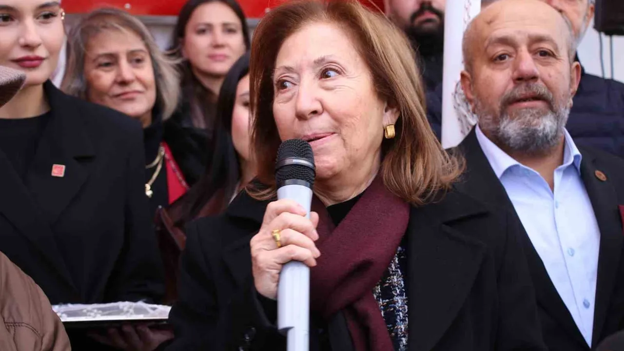 Uşak'ta İsmet İnönü Büstü ve CHP Uşak İl Binası Törenle Açıldı