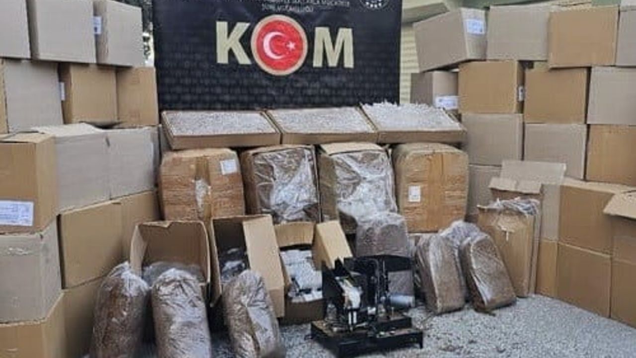 Uşak’ta kaçak tütün ve makaron operasyonunda 837 bin makaron ele geçirildi