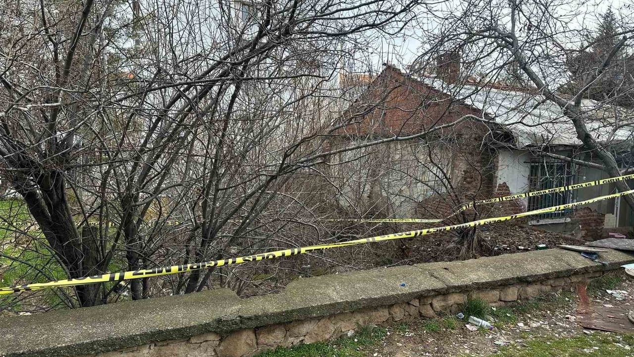 Uşak’ta parkta erkek cesedi bulundu: 53 yaşındaki Ali Keskin yaşamını yitirdi