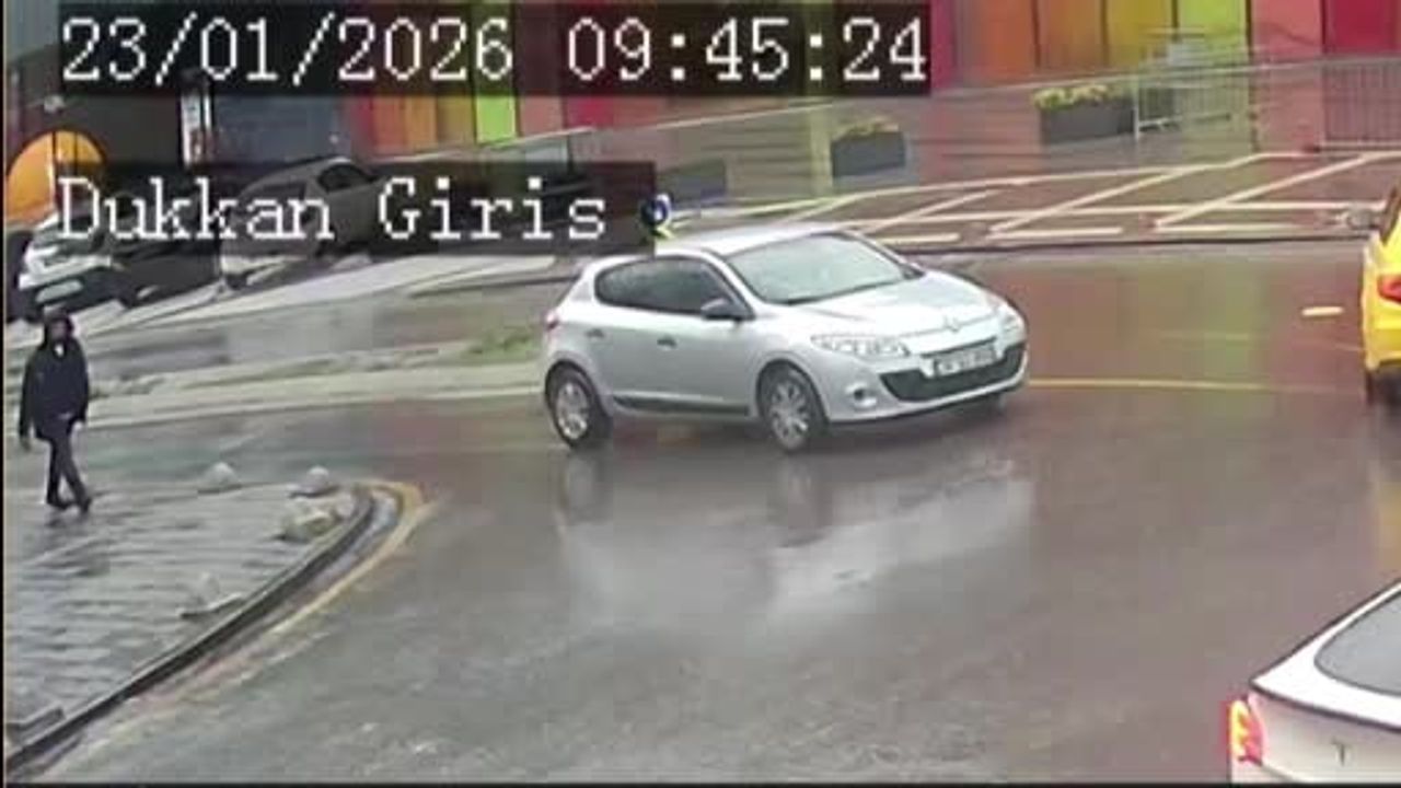 Üsküdar'da hafriyat kamyonunun damper kapağı açıldı: Bir kadın yaralandı, bir basın aracı zarar gördü