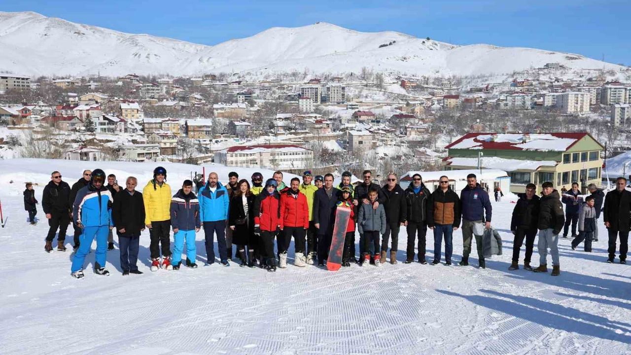Vali Ahmet Karakaya, Bitlis'te 2025-2026 Sezonu Kayak İl Birinciliği Müsabakalarında Sporcularla Buluştu