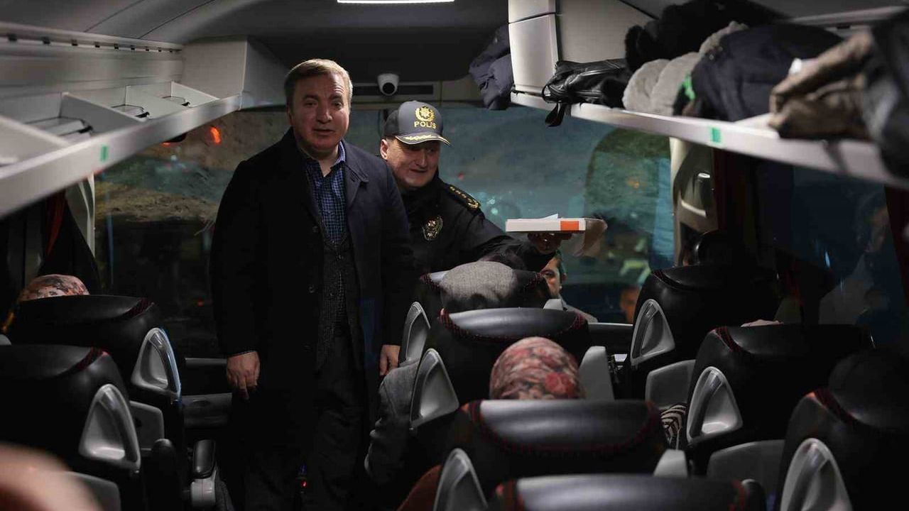 Vali Aydoğdu, Akyazı Polis Uygulama Noktasında Yeni Yılı Polislerle Karşıladı