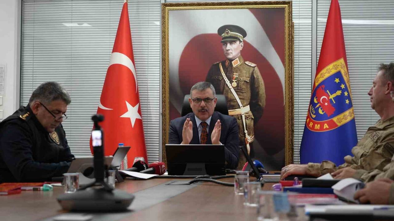 Vali Çiftçi: Erzurum'da 2025 asayiş değerlendirmesi — suçlarda düşüş, dolandırıcılık uyarısı