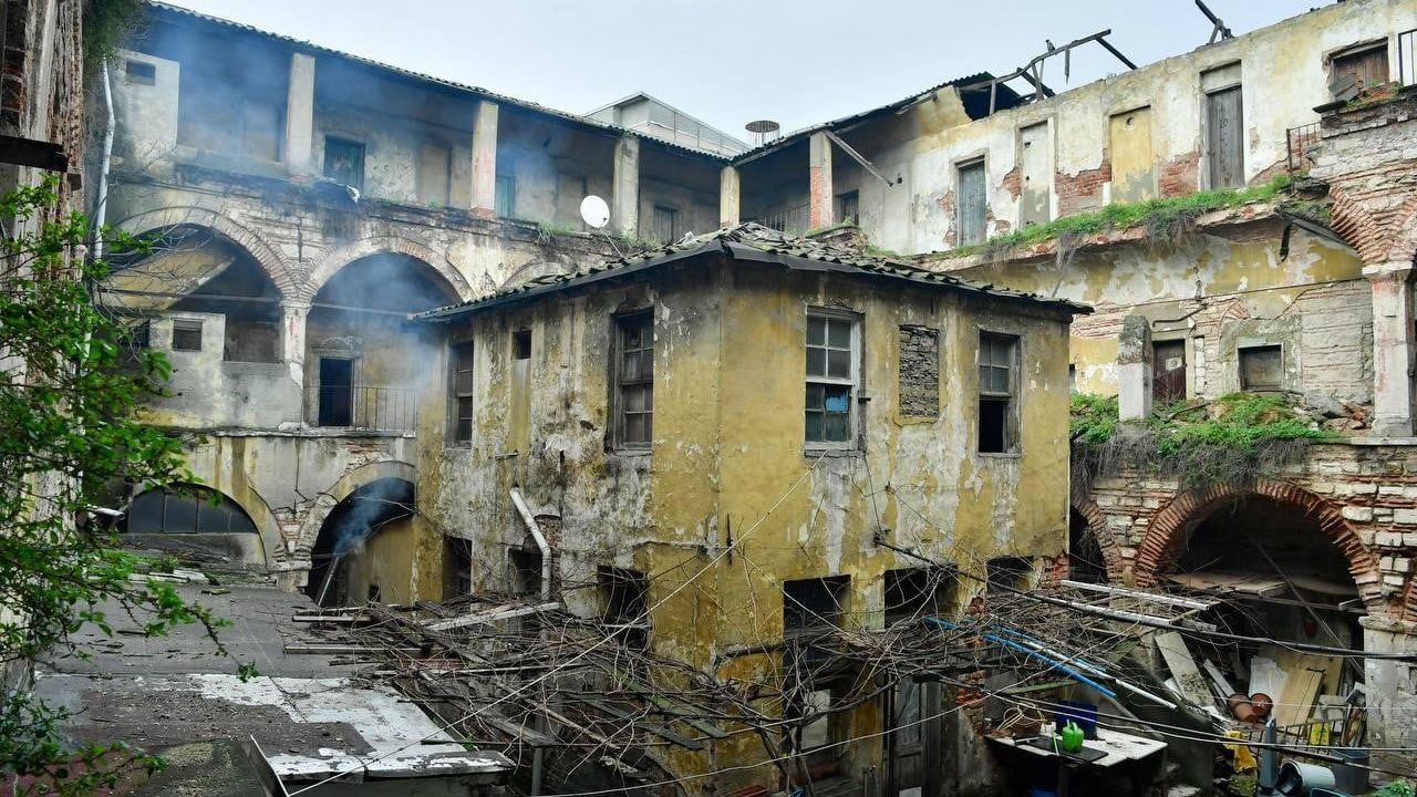 Vali Davut Gül Başkanlığında Fatih'te Kültürel Mirasın Korunması için Değerlendirme Toplantısı